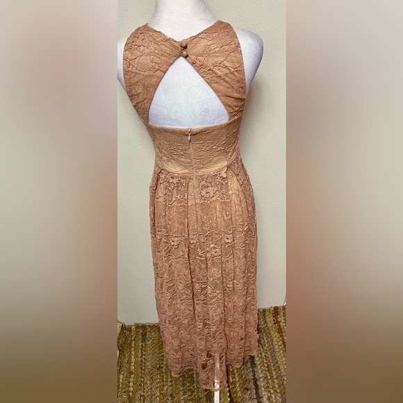 Coconinno Lace Maxi Dress with Shimmery Gold Tones - Picture 2 of 10